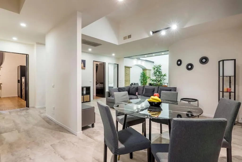 Comfortable 3 Bedrooms Apartment Few Steps From Duomo-1