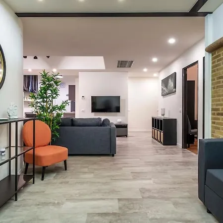 Comfortable 3 Bedrooms Apartment Few Steps From Duomo-3
